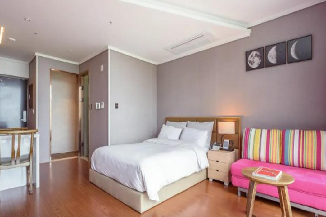 FRIEMILY POOL VILLA AND HOTEL 13/52
