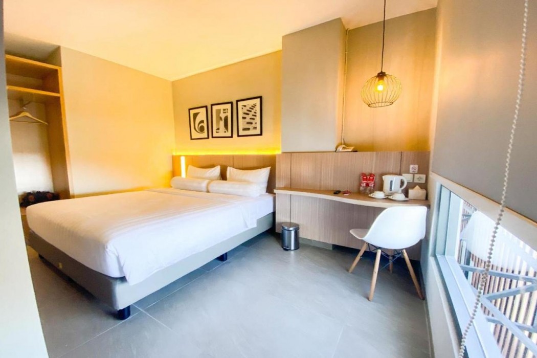Front One King Hotel Tuban 16/68