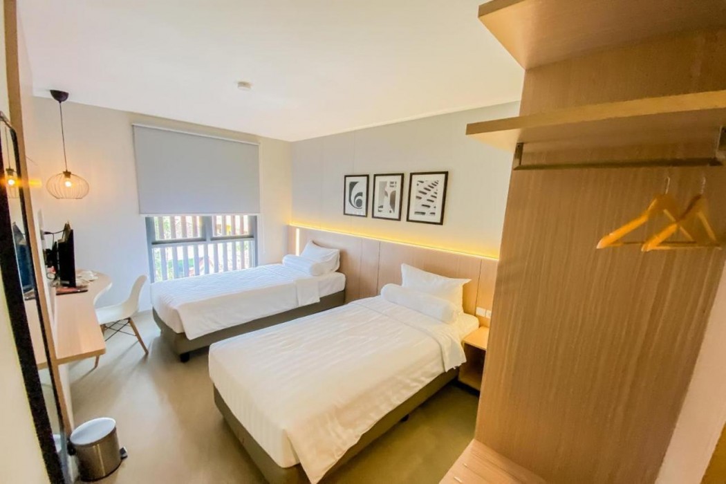 Front One King Hotel Tuban 13/68