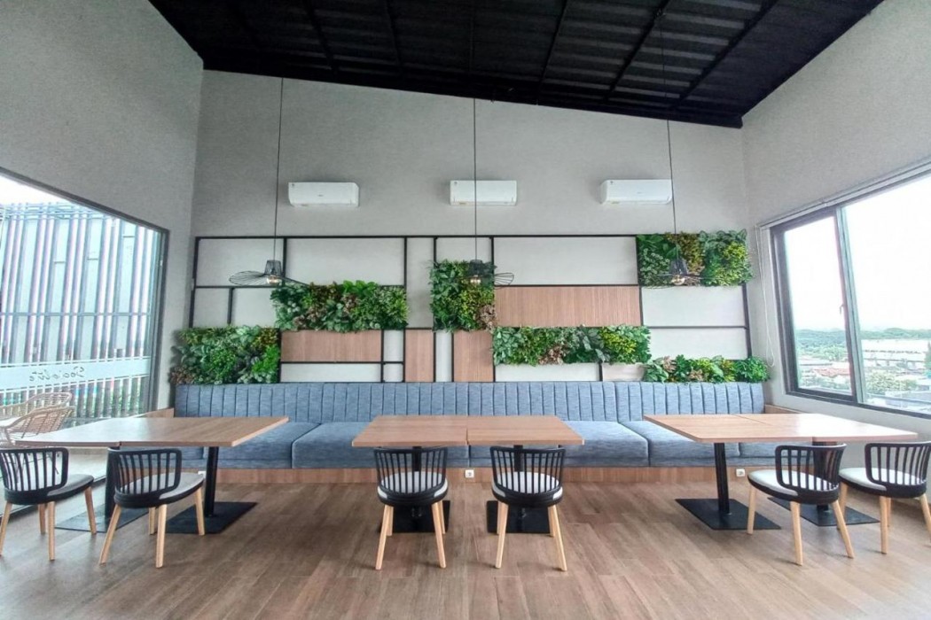 Front One King Hotel Tuban 36/68