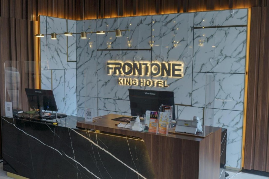 Front One King Hotel Tuban 5/68