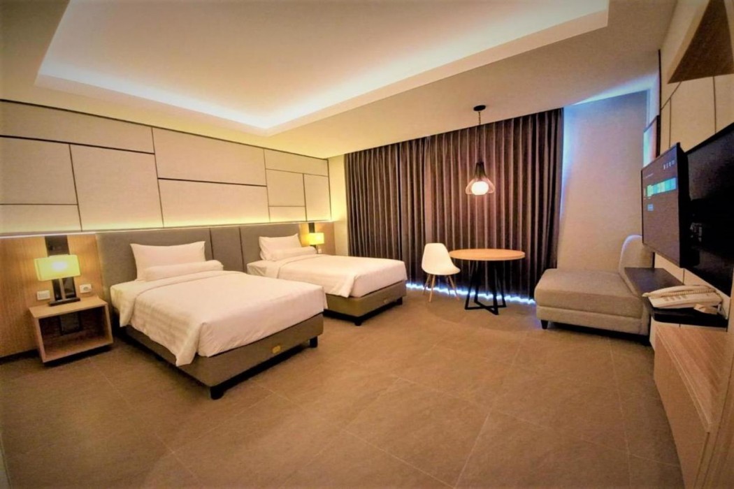 Front One King Hotel Tuban 17/68