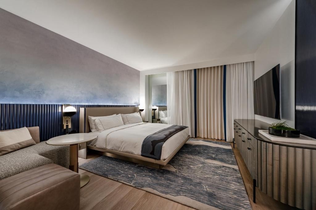 The Morrow Washington DC, Curio Collection by Hilton 6/52