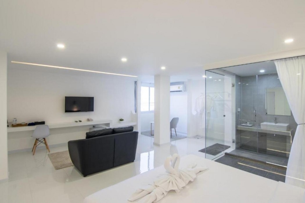 The White Hotel By Charoensri 10/47