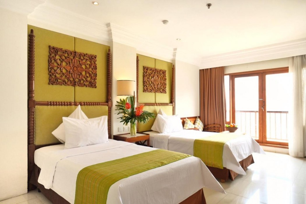 The Grand Hill Bistro Cafe Resort Hotel 11/57
