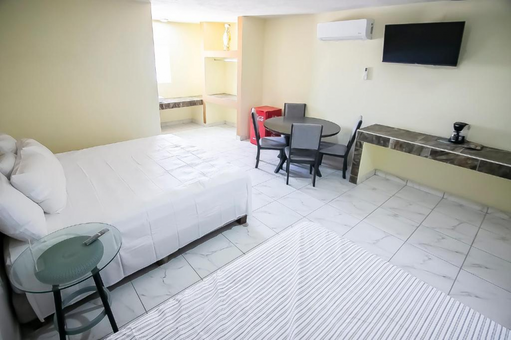 OYO Hotel Plaza Las Torres, Cabo San Lucas 13/30