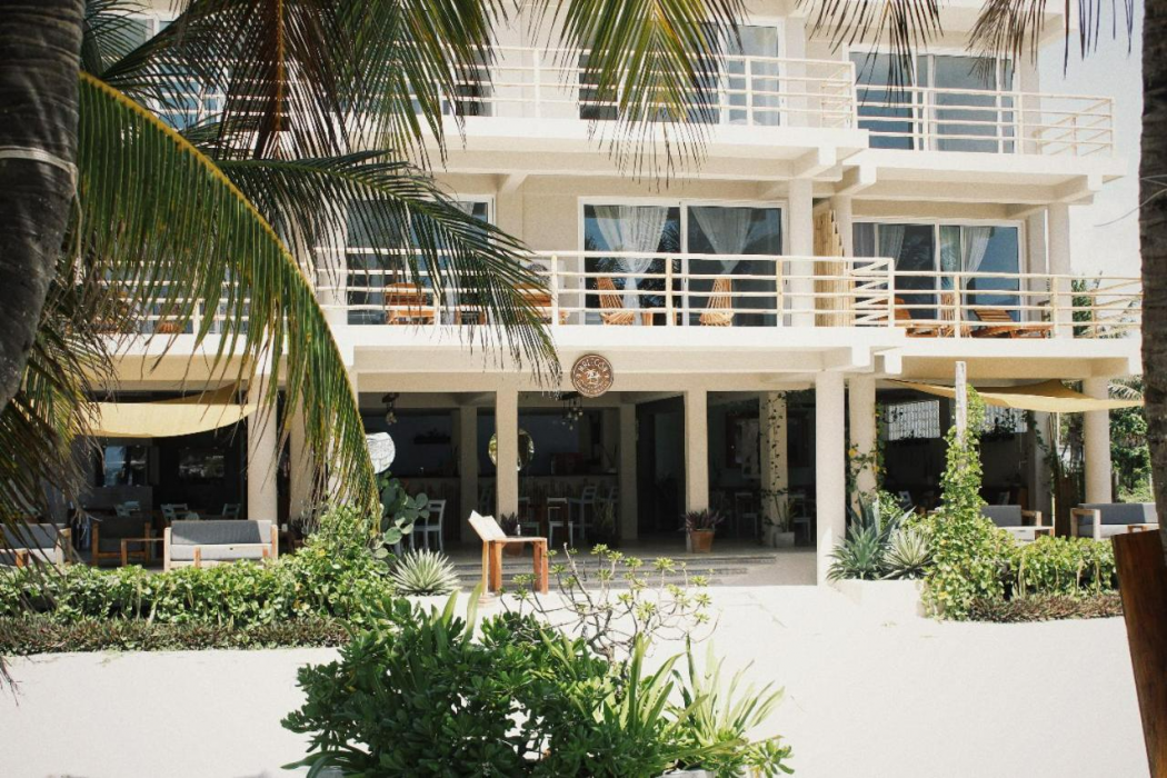 Noah Beach Hotel and Suites 1/55