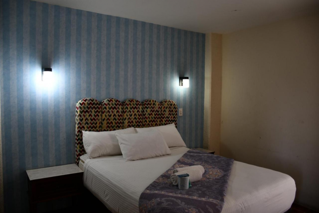 Hotel Flamingos 12/47