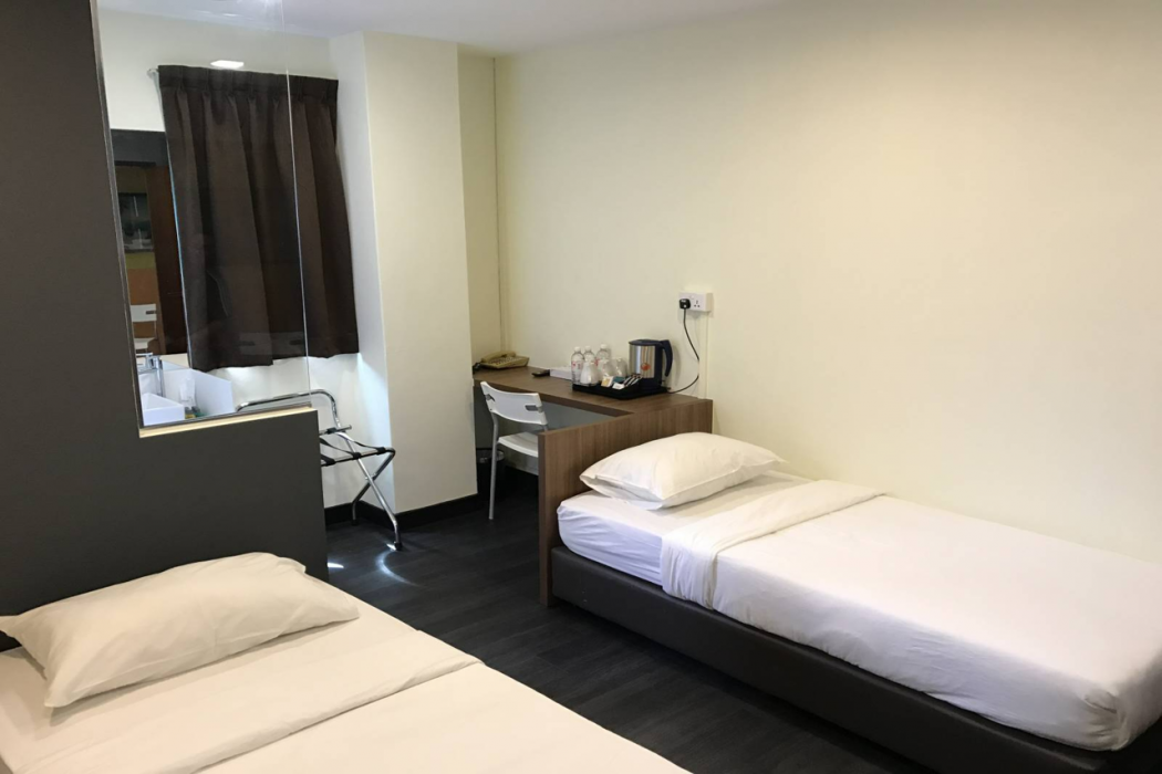 A Hotel Desker 14/55