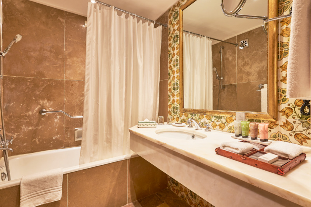 Dona Filipa Hotel 38/77