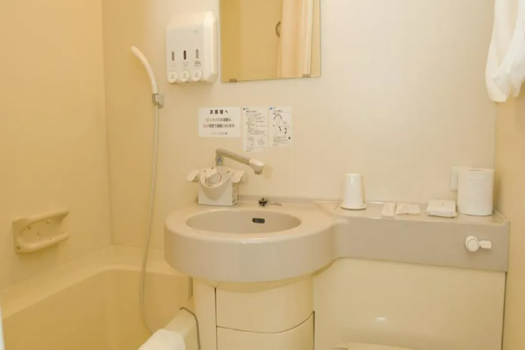 Hyper Hotel Chitose (ex Chitose Station Hotel) 11/57