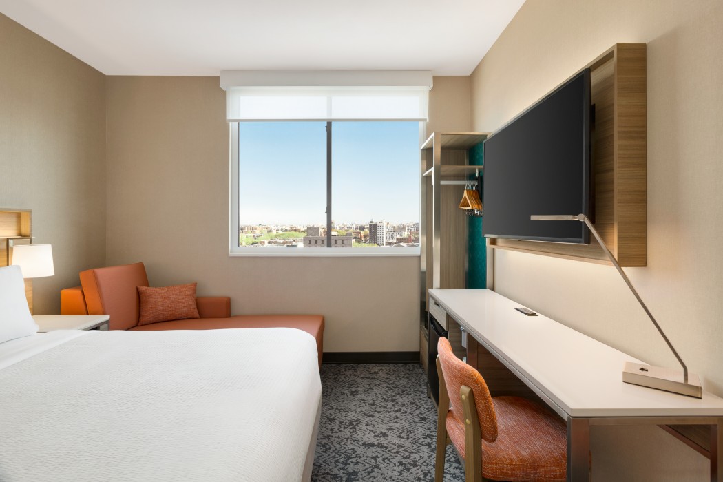 Holiday Inn Long Island City - LaGuardia West 2/5