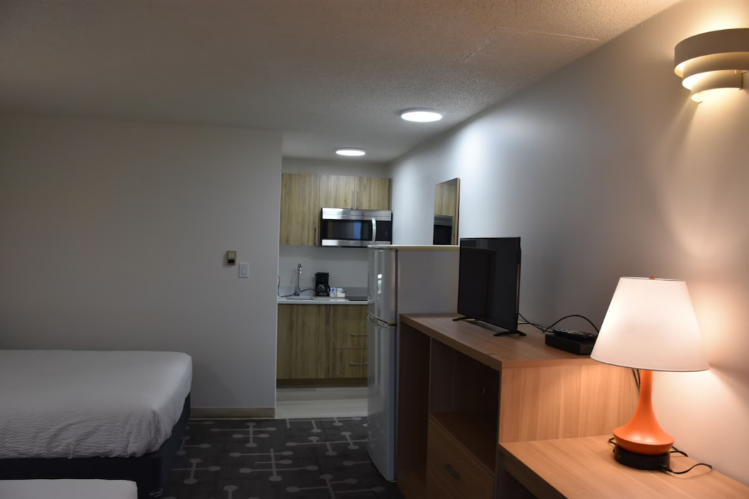 Howard Johnson by Wyndham Hinton 16/64