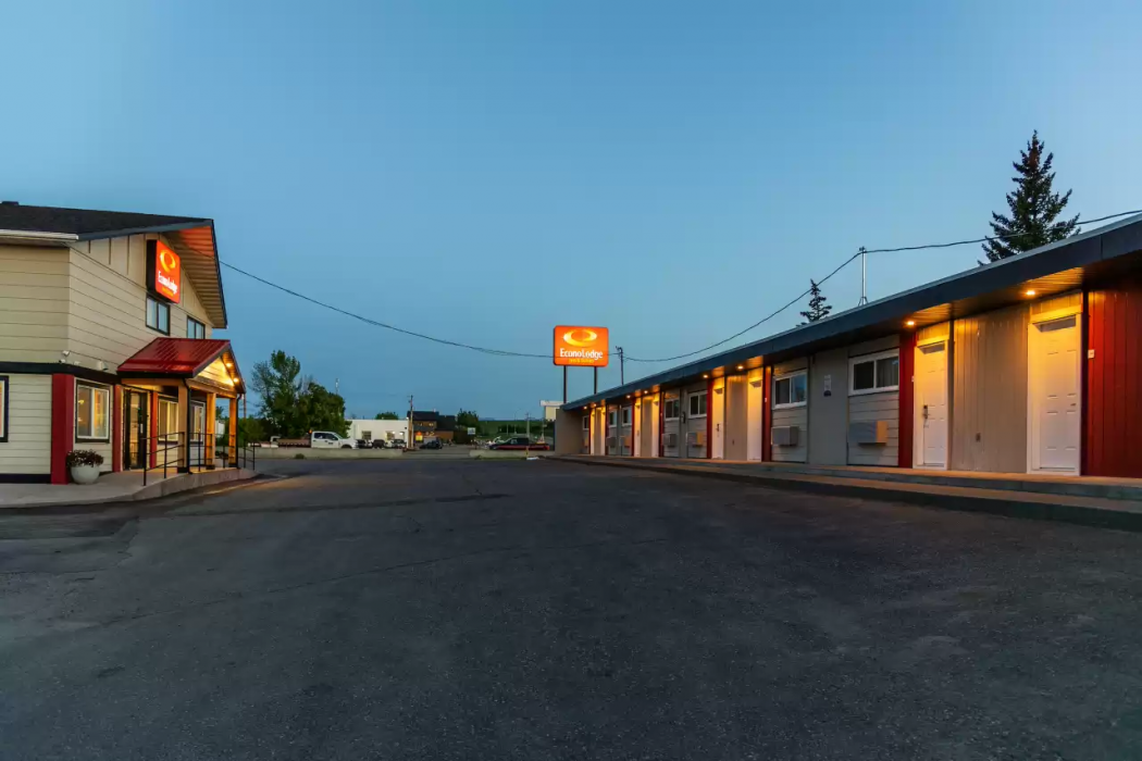 Econo Lodge Inn & Suites Pincher Creek 1/23