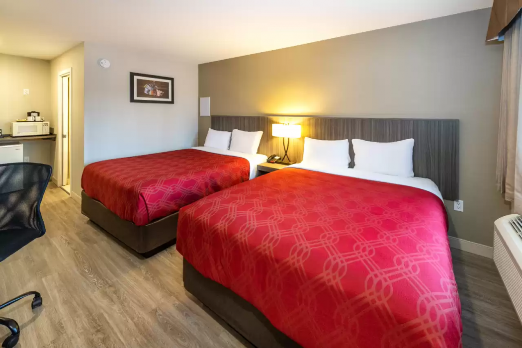 Econo Lodge Inn & Suites Pincher Creek 14/23