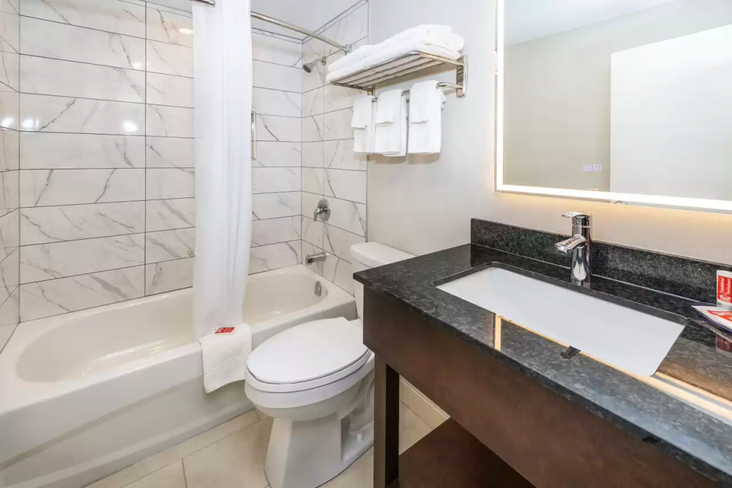 Econo Lodge Inn & Suites Pincher Creek 9/23