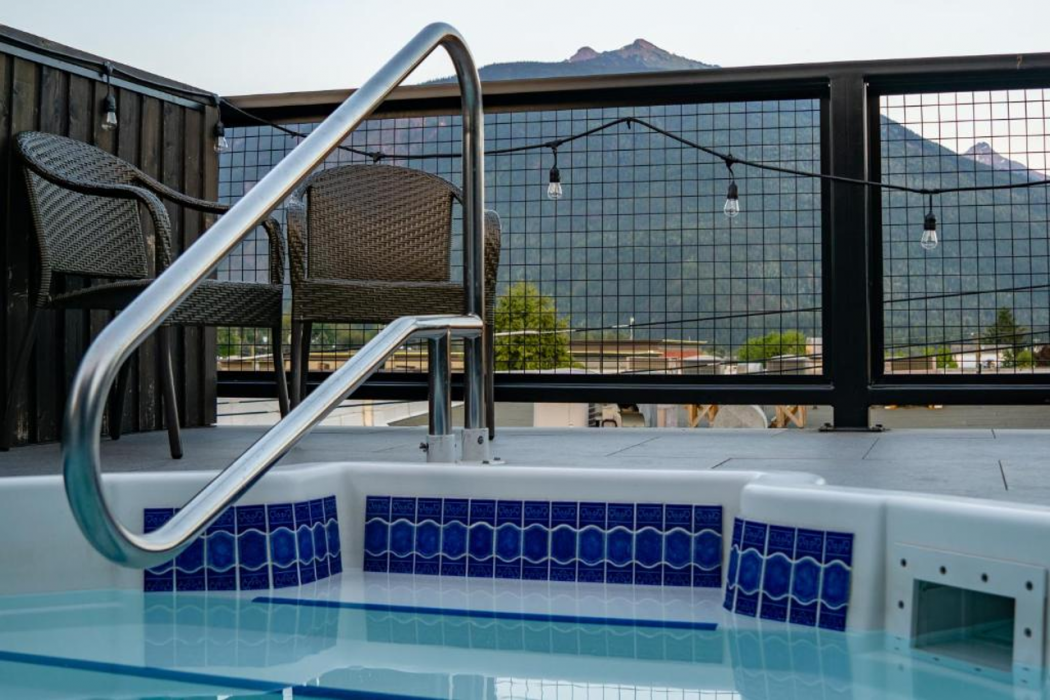 Eleven Revelstoke Lodge 24/58