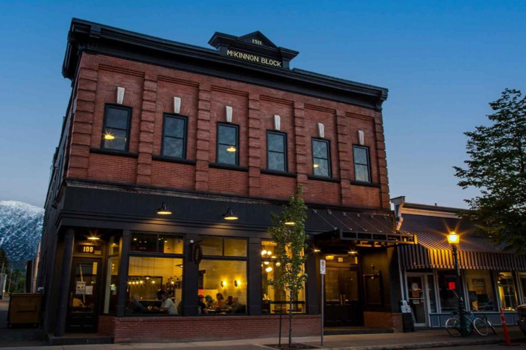 Eleven Revelstoke Lodge 1/58