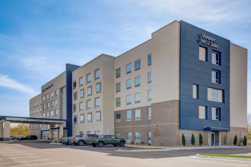 Hampton Inn and Suites Williamstown Ark Encounter 1/38