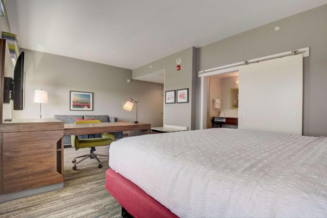 Hampton Inn and Suites Williamstown Ark Encounter 12/38