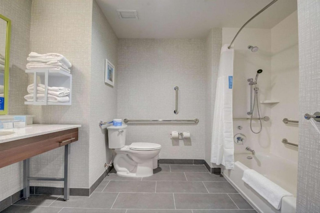 Hampton Inn and Suites Williamstown Ark Encounter 16/38