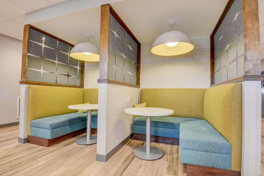 Hampton Inn and Suites Williamstown Ark Encounter 17/38