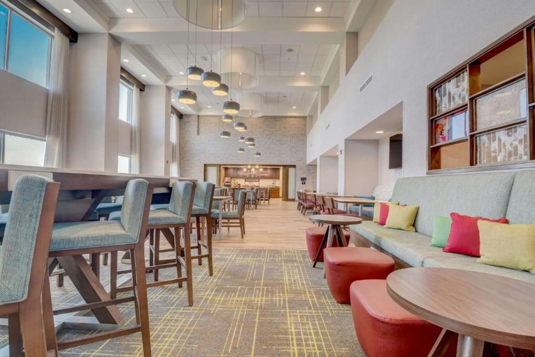 Hampton Inn and Suites Williamstown Ark Encounter 7/38