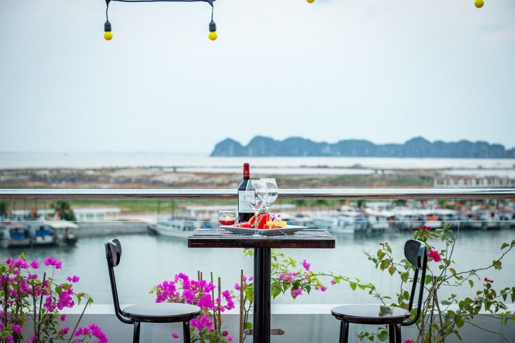 Pearl Hotel Tuan Chau 8/10