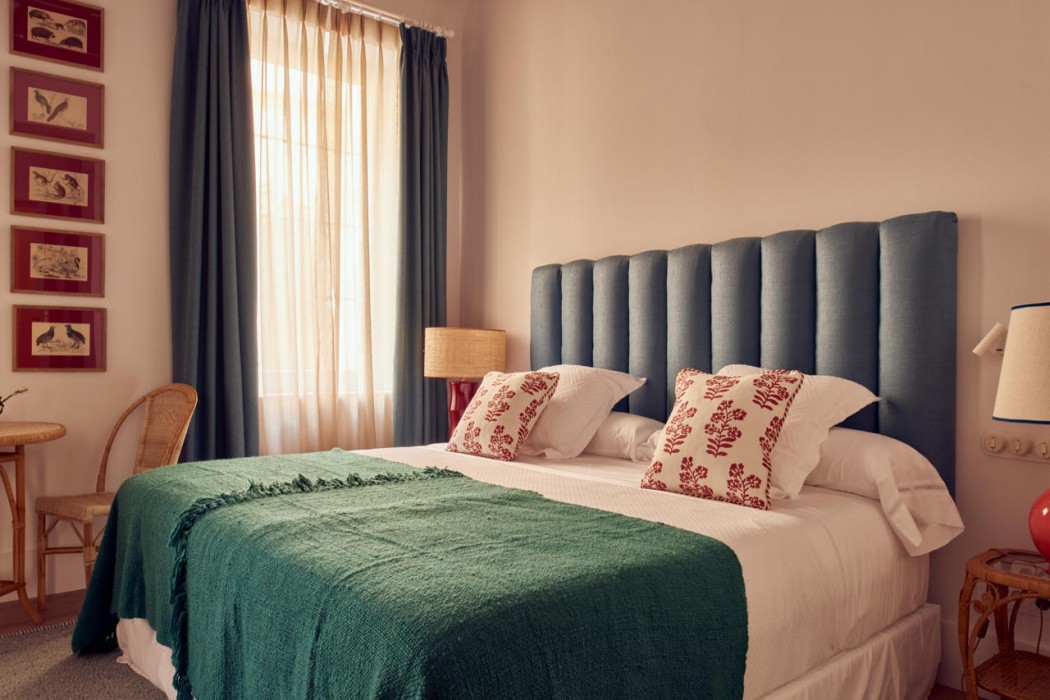 Cristine Bedfor Mahon Boutique Hotel 11/60