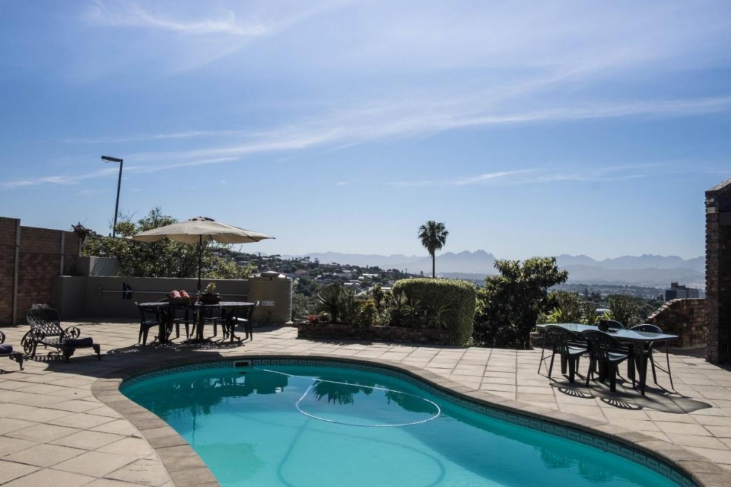 Hilltop Guesthouse 13/22