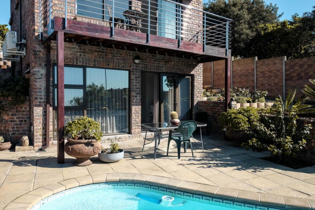 Hilltop Guesthouse 1/22