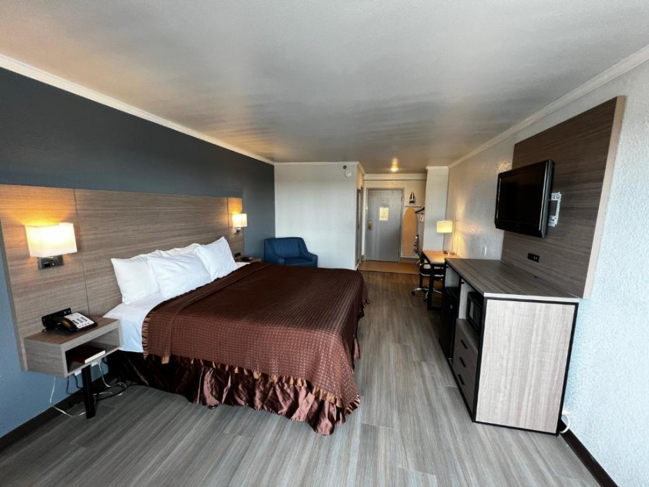 Super 8 by Wyndham Fort Worth Entertainment District 12/49