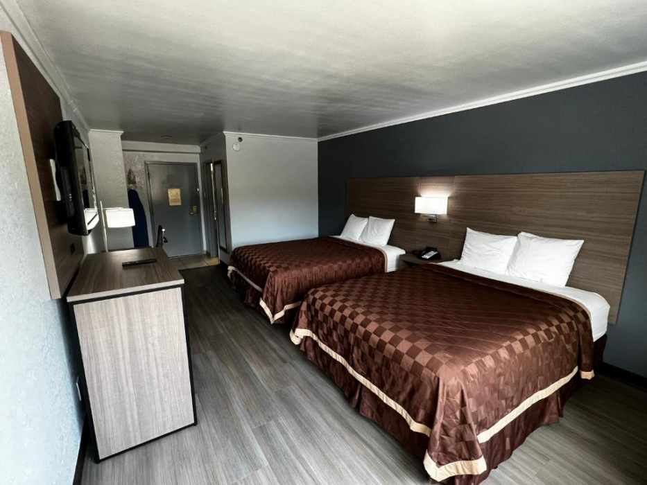 Super 8 by Wyndham Fort Worth Entertainment District 9/49