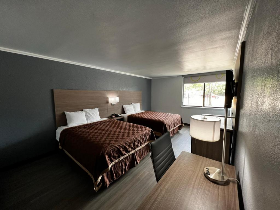 Super 8 by Wyndham Fort Worth Entertainment District 10/49