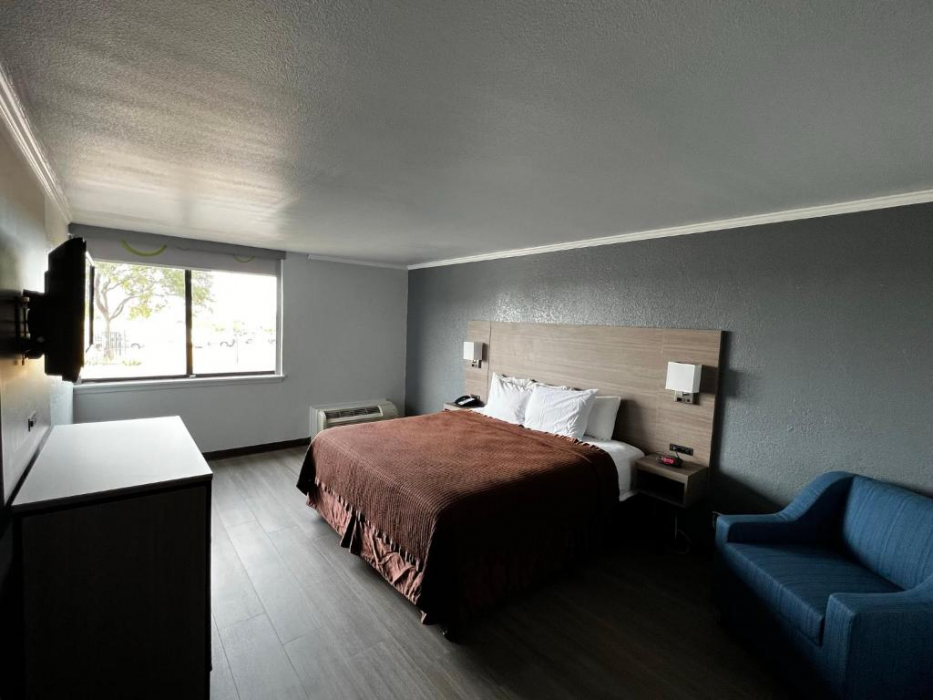 Super 8 by Wyndham Fort Worth Entertainment District 13/49