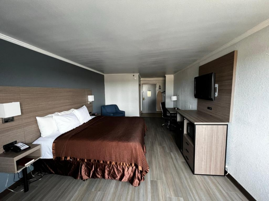 Super 8 by Wyndham Fort Worth Entertainment District 18/49