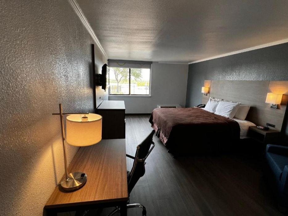Super 8 by Wyndham Fort Worth Entertainment District 20/49