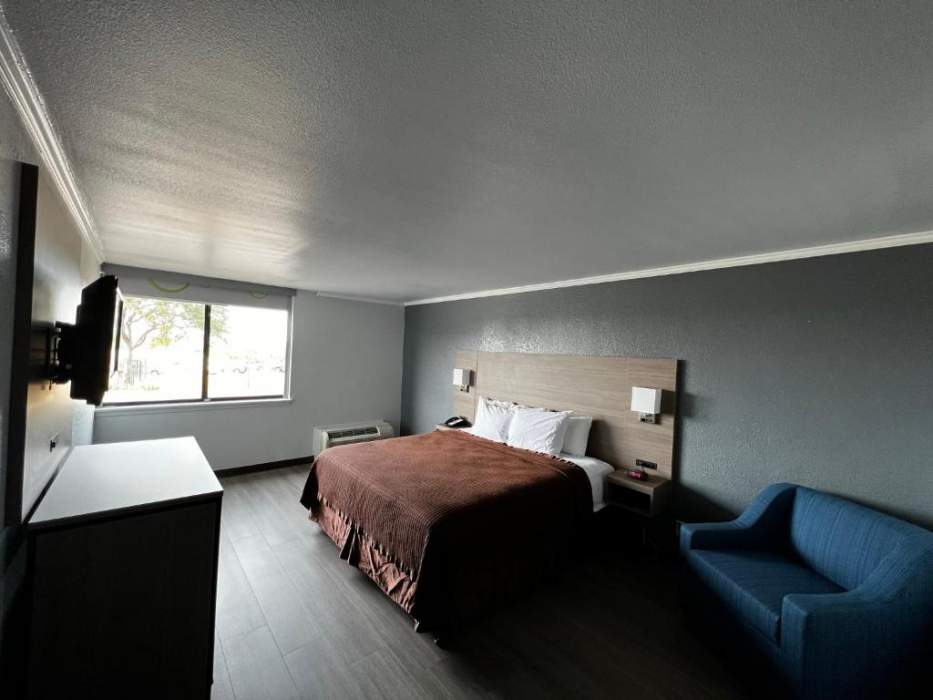 Super 8 by Wyndham Fort Worth Entertainment District 16/49