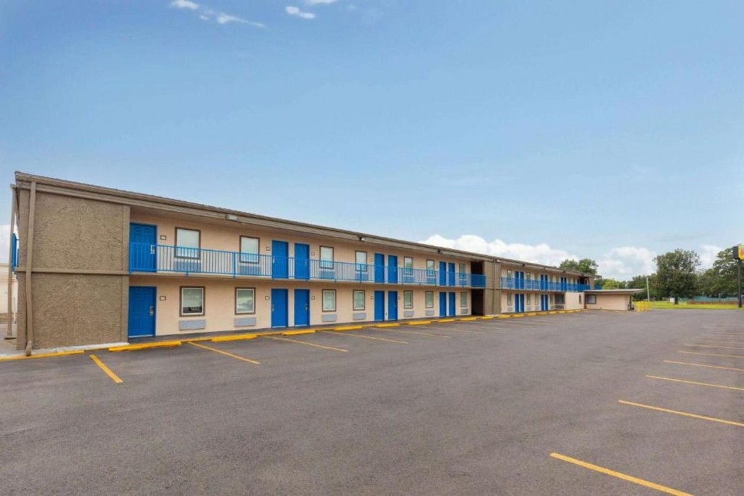 Super 8 by Wyndham Paducah I-24 Exit 4 2/60