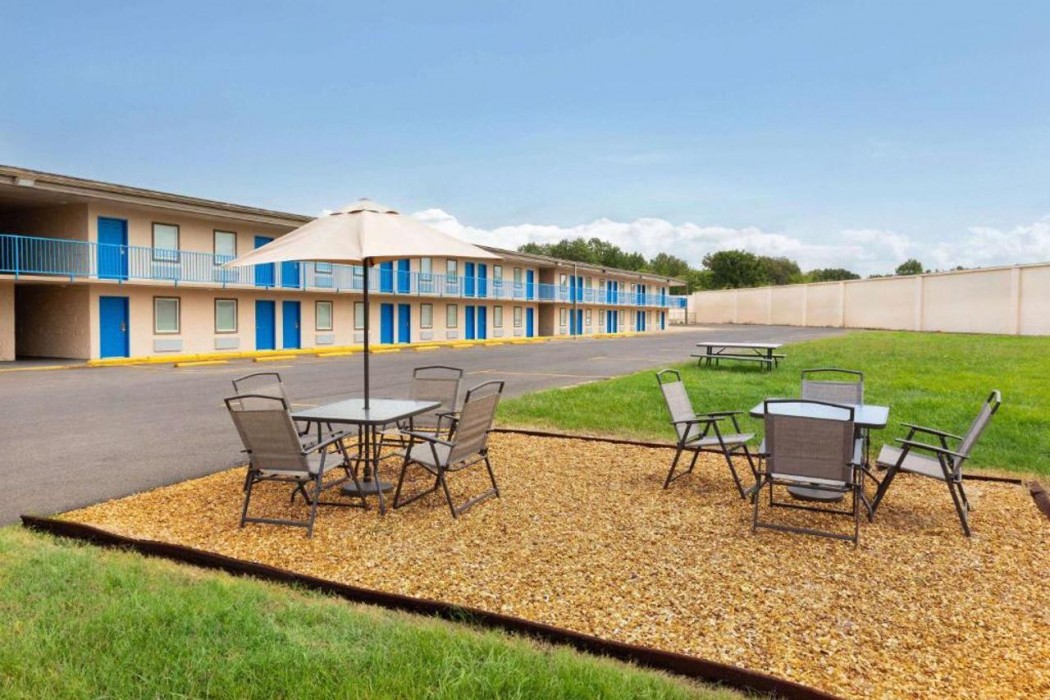 Super 8 by Wyndham Paducah I-24 Exit 4 3/60