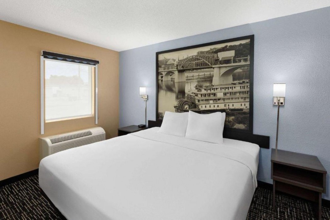 Super 8 by Wyndham Paducah I-24 Exit 4 25/60