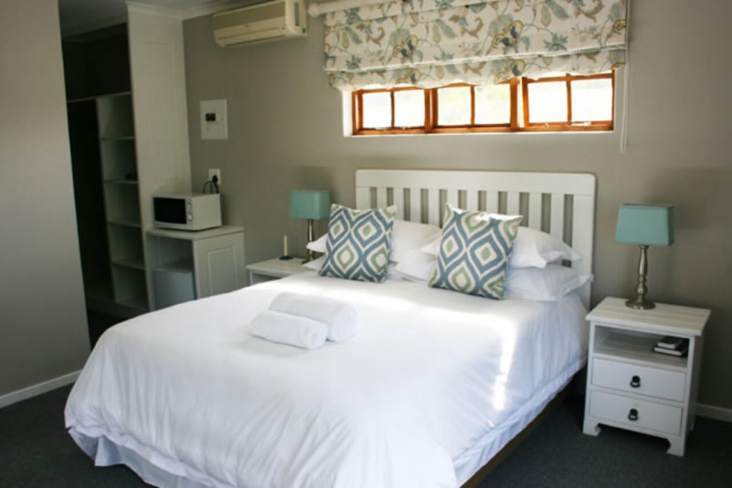 Bunkers Inn 4/8