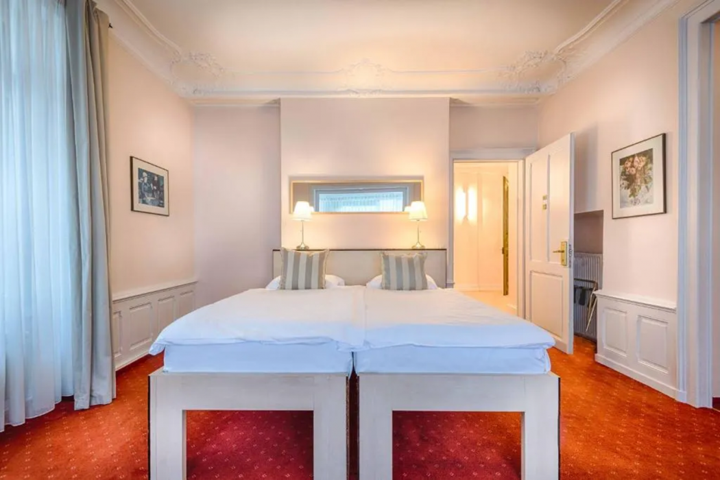 Villa Toscane Hotel 11/62