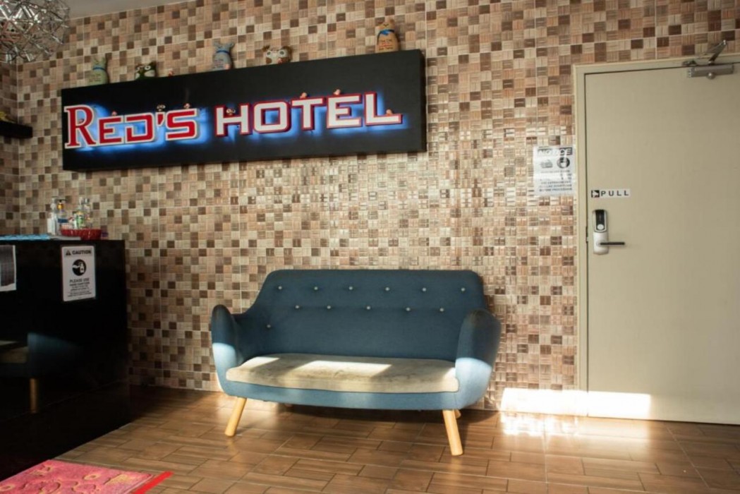 OYO 90082 Red’s Hotel 6/25
