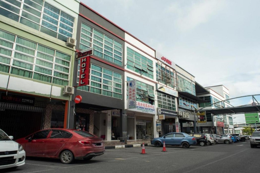 OYO 90082 Red’s Hotel 1/25