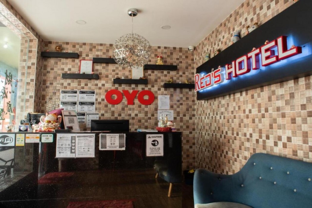 OYO 90082 Red’s Hotel 5/25