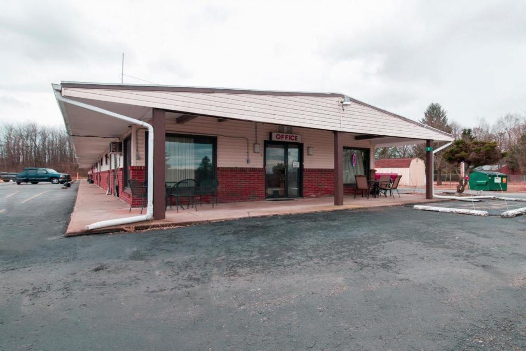 Hotel Dalton PA I-81 1/46