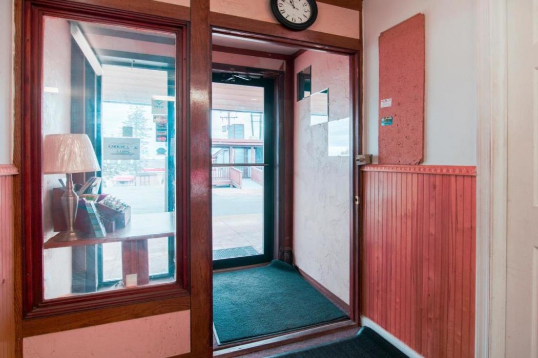 Hotel Dalton PA I-81 4/46
