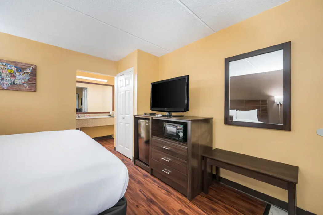 Econo Lodge Columbus near Airport 8/13