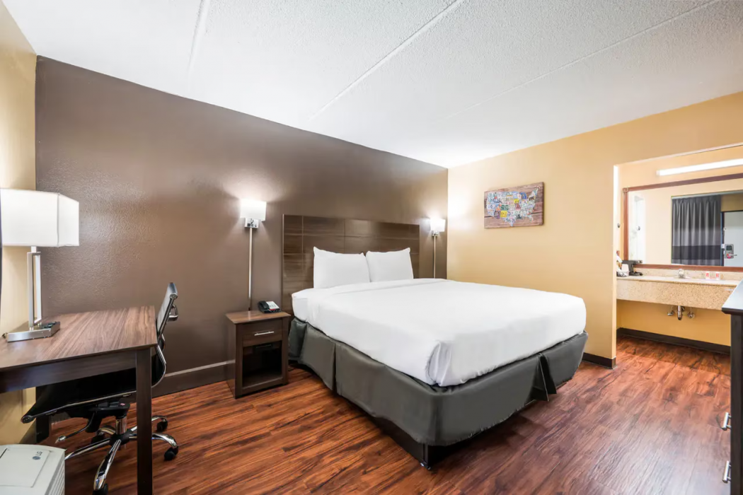 Econo Lodge Columbus near Airport 10/13